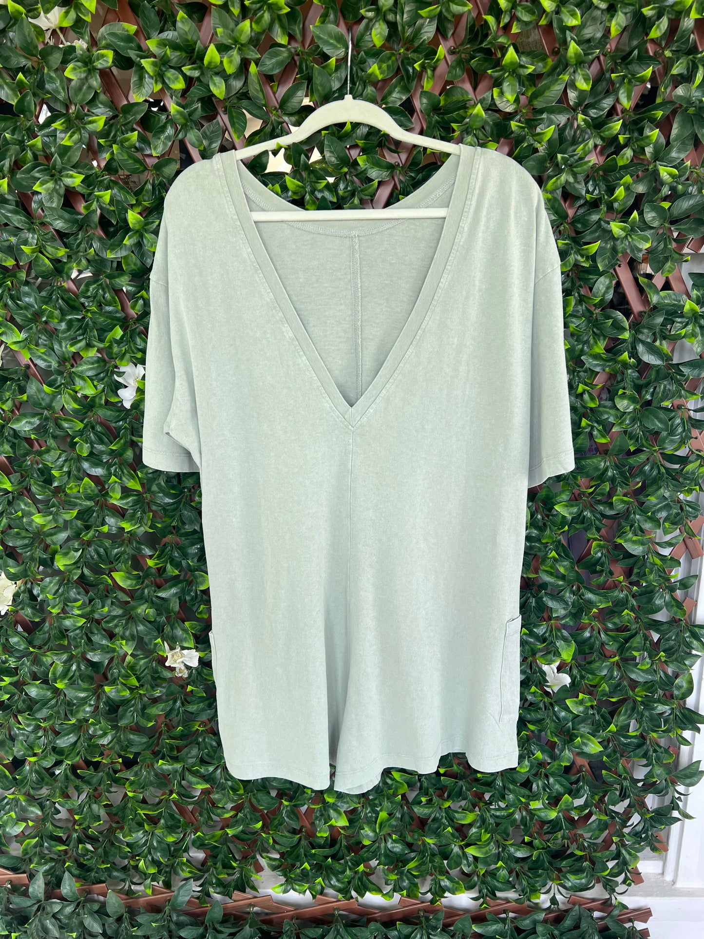 Back-V Flowy Romper