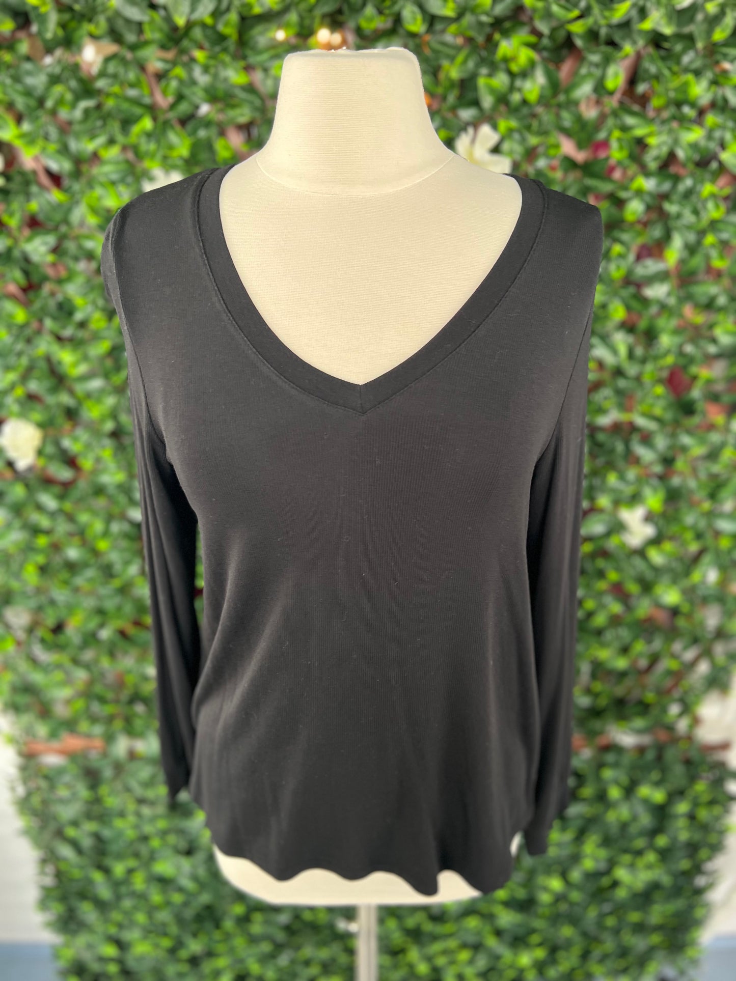 Ribbed LS Vneck Shirt