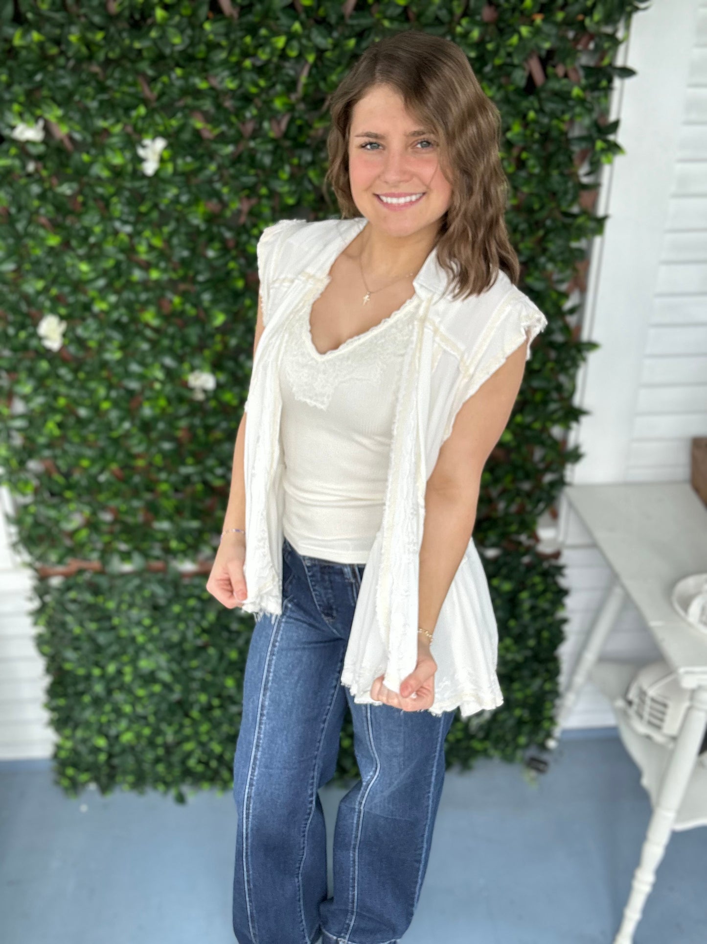 Sleeveless Embroided Cardigan
