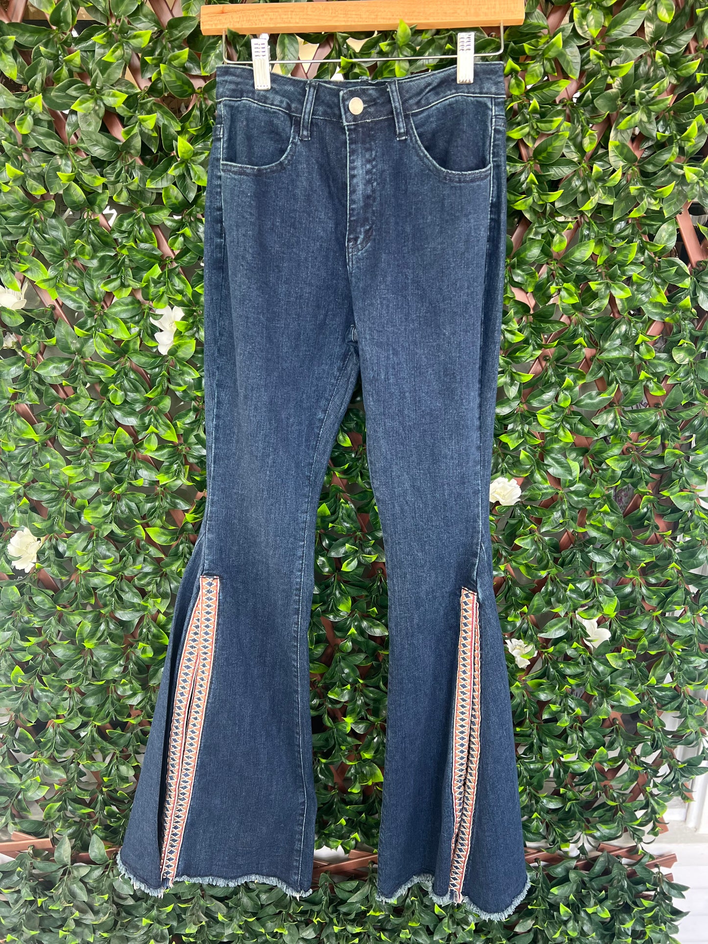 Embroidered Detail Bell Bottom Jeans