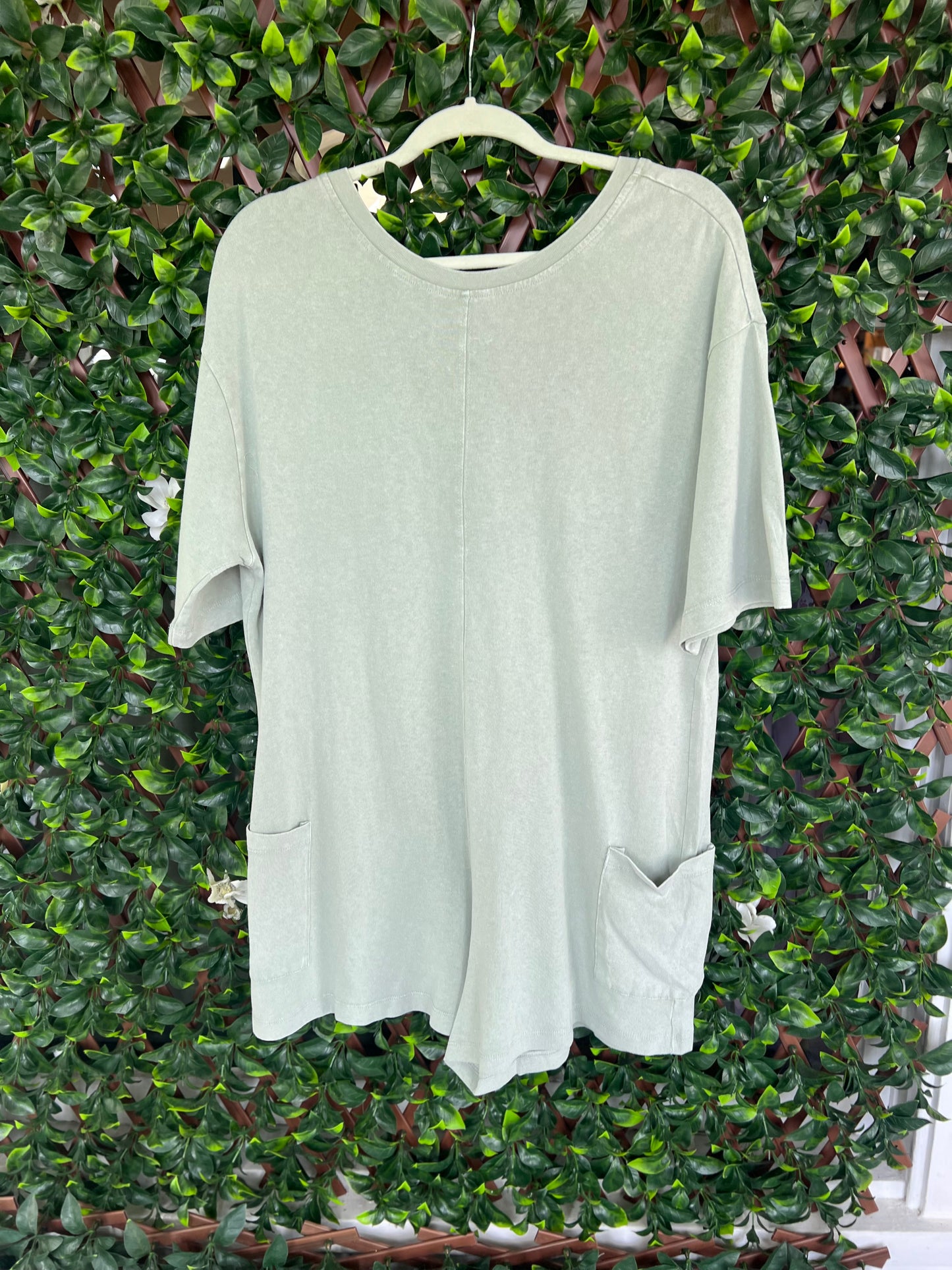 Back-V Flowy Romper