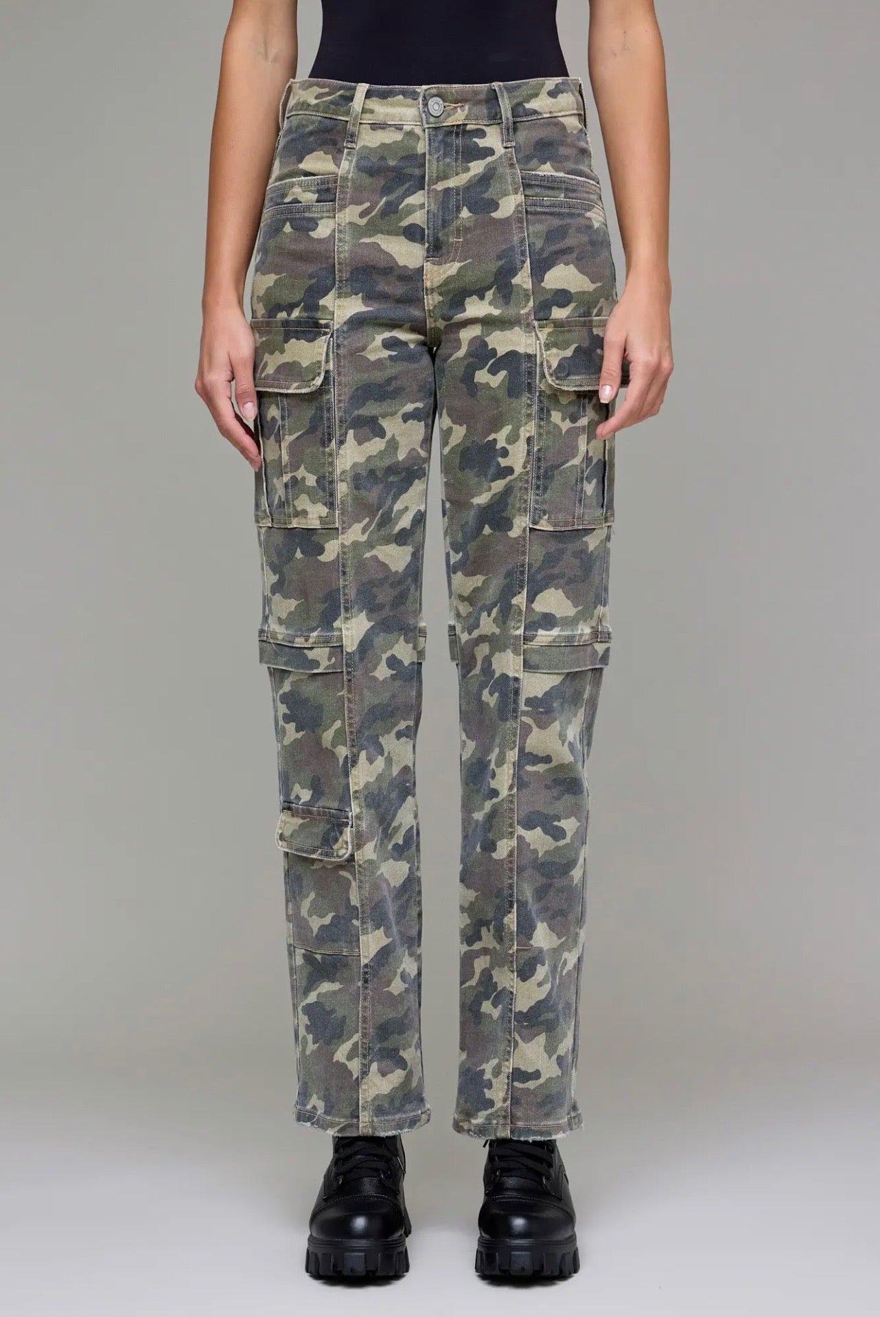 HR Straight Camo Cargo Jeans