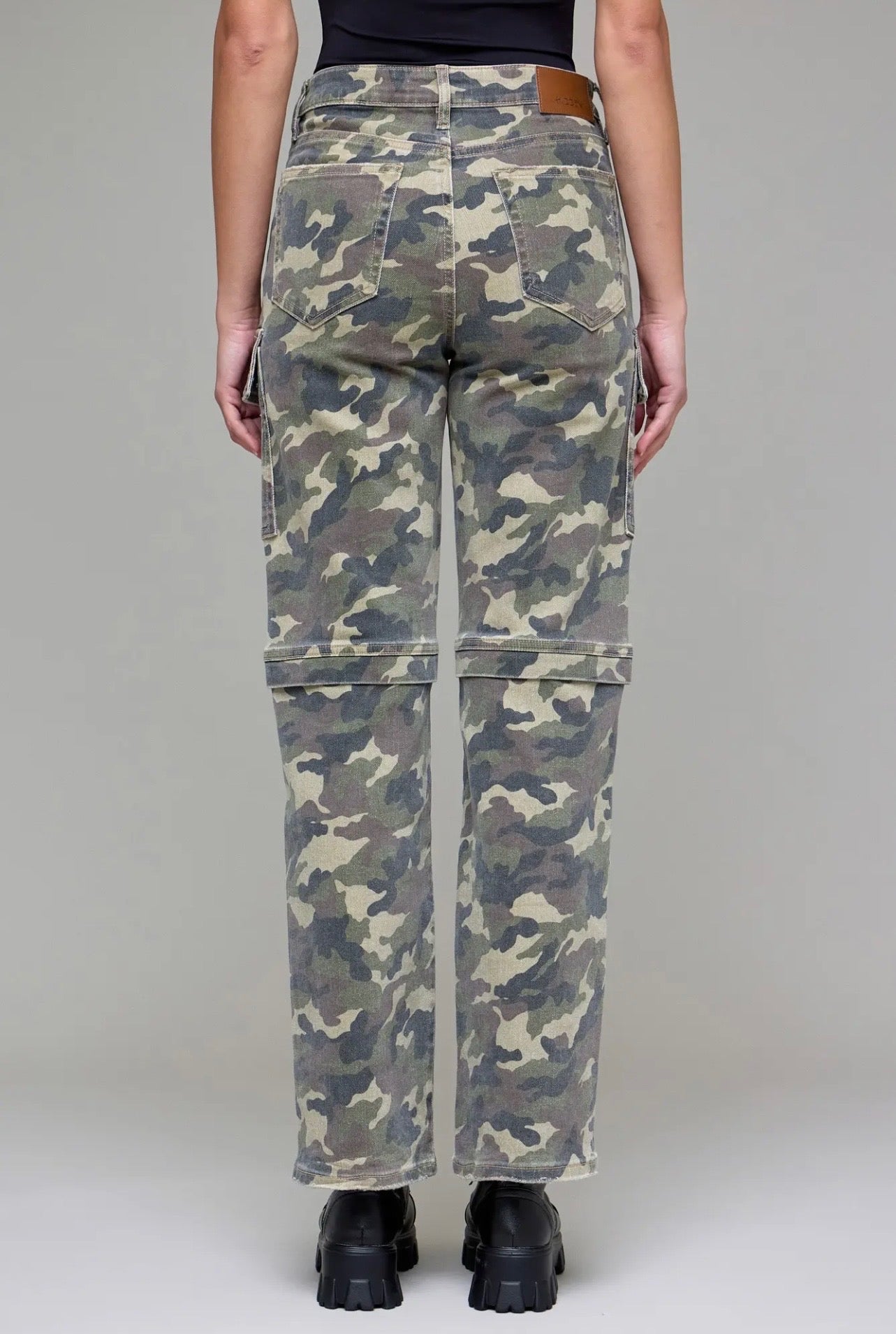 HR Straight Camo Cargo Jeans