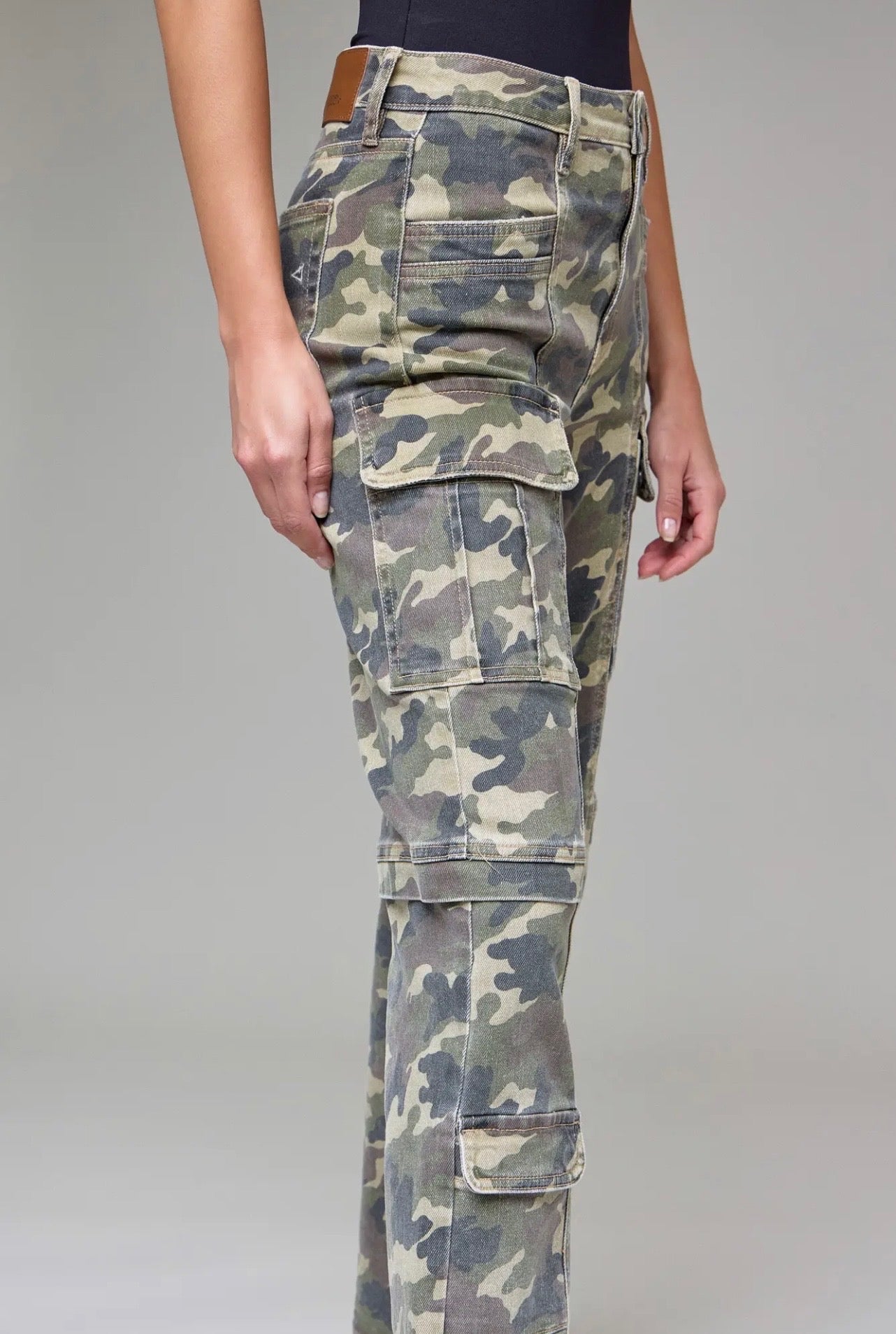 HR Straight Camo Cargo Jeans