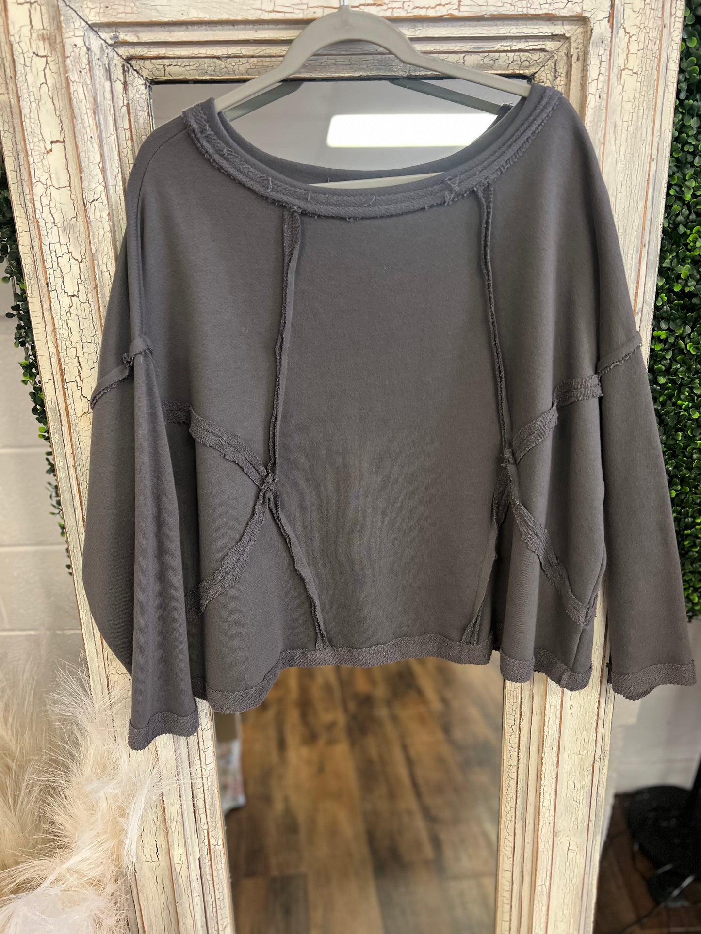 Comfy Raw Hem Detailed Sweatshirt