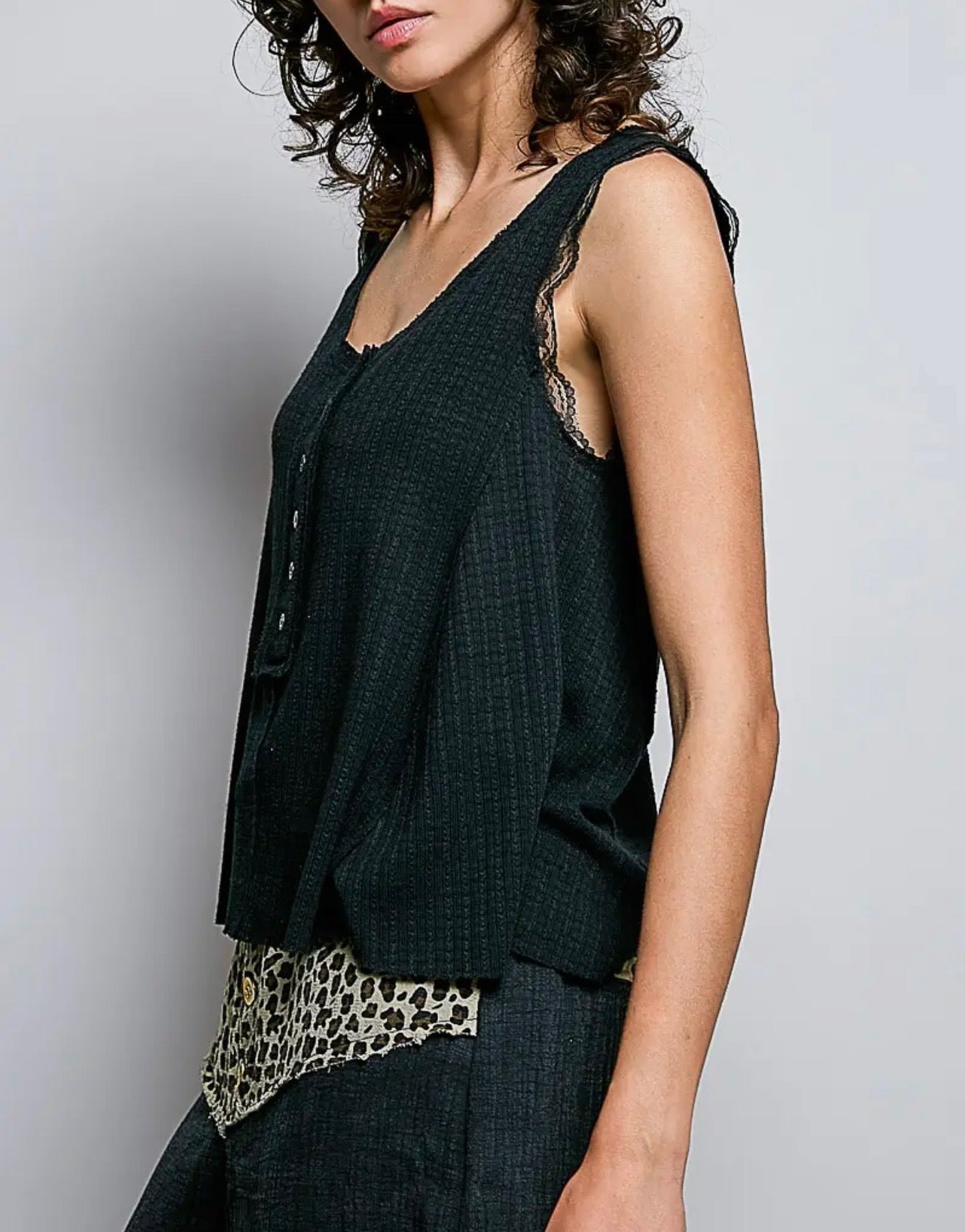 Wavy Lace Sleeveless Top