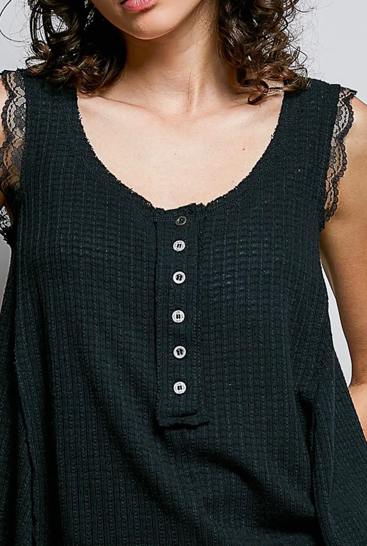 Wavy Lace Sleeveless Top